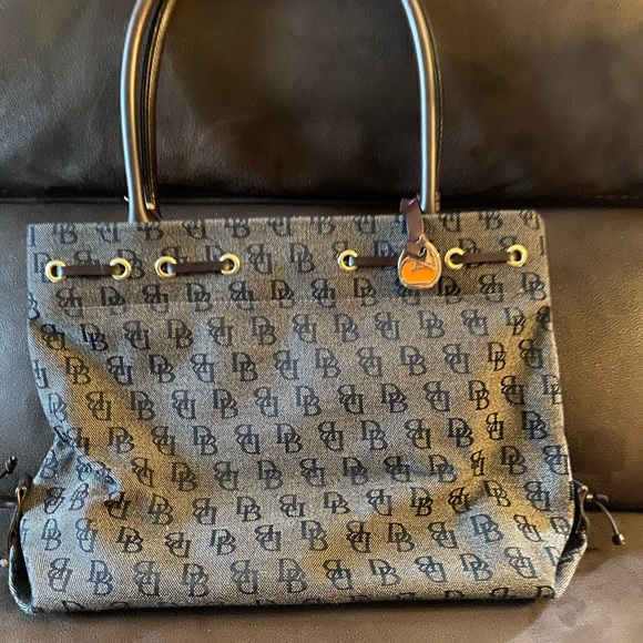 Dooney and Bourke tote bag - Picture 3 of 5